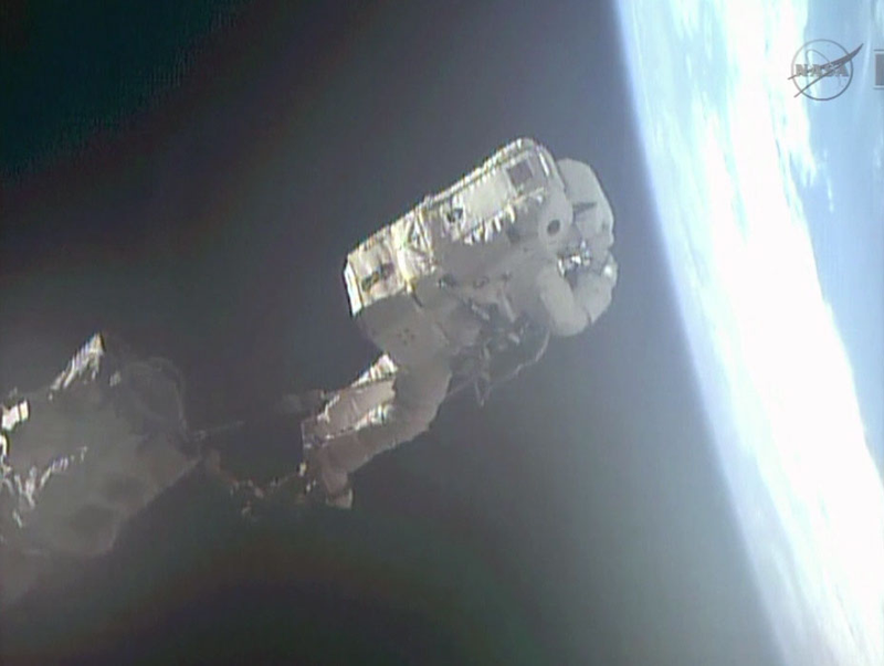 Illustration for article titled Watch today's spacewalk, live on io9!